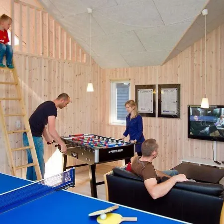 Дом отдыха Sleeps 16 Pool Wifi Vestermark