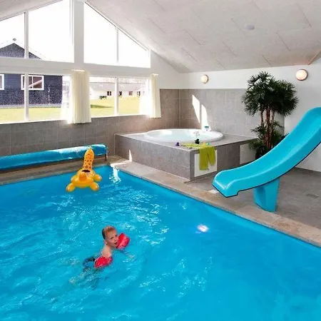 Sleeps 16 Pool Wifi Vestermark